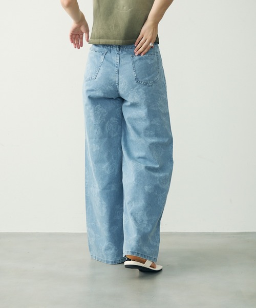 Clum(クルム)の「フラワージャカードワイドデニムパンツ(デニムパンツ・レディース・ブルー・SMALL/MEDIUM/LARGE)」の7枚目の写真