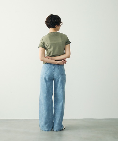 Clum(クルム)の「フラワージャカードワイドデニムパンツ(デニムパンツ・レディース・ブルー・SMALL/MEDIUM/LARGE)」の19枚目の写真