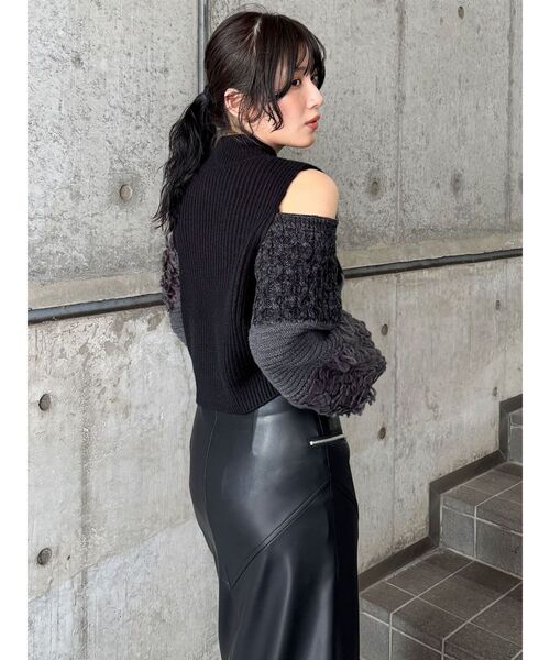 MURUA（ムルーア）の「マテリアルMIXショルダーオープンニット（ニット/セーター・レディース・ブラック/ボルドー/モカ・FREE）」の6枚目の写真