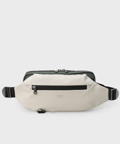TAKEO KIKUCHI（タケオキクチ）の「STORAGEポケットスリングショルダーバッグ（ボディバッグ/ウエストポーチ・メンズ・チャコールグレー/ブラック/ライトグレー系9・00）」の4枚目の写真