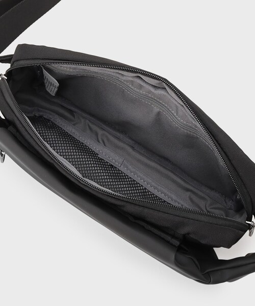 TAKEO KIKUCHI（タケオキクチ）の「STORAGEポケットスリングショルダーバッグ（ボディバッグ/ウエストポーチ・メンズ・チャコールグレー/ブラック/ライトグレー系9・00）」の9枚目の写真