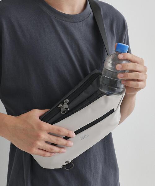 TAKEO KIKUCHI（タケオキクチ）の「STORAGEポケットスリングショルダーバッグ（ボディバッグ/ウエストポーチ・メンズ・チャコールグレー/ブラック/ライトグレー系9・00）」の21枚目の写真