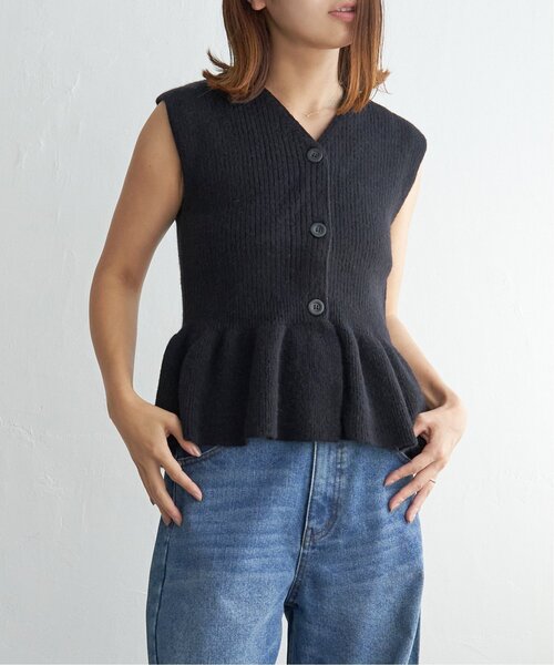 notch.（ノッチ）の「ペプラムノースリーブトップス（ベスト・レディース・チャコール/ブラック・M）」の2枚目の写真