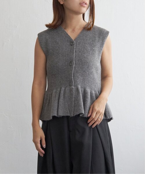 notch.（ノッチ）の「ペプラムノースリーブトップス（ベスト・レディース・チャコール/ブラック・M）」の5枚目の写真