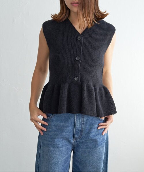 notch.（ノッチ）の「ペプラムノースリーブトップス（ベスト・レディース・チャコール/ブラック・M）」の14枚目の写真