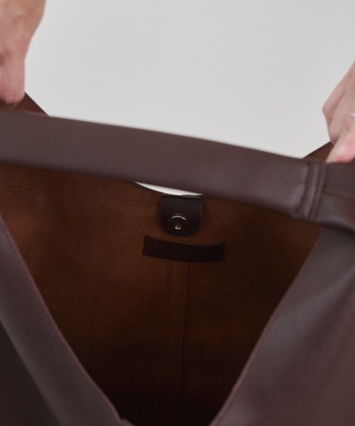 ANGIE（アンジー）の「フェイクレザー トート バッグ（トートバッグ・レディース・ブラウン/ブラック・FREE）」の16枚目の写真