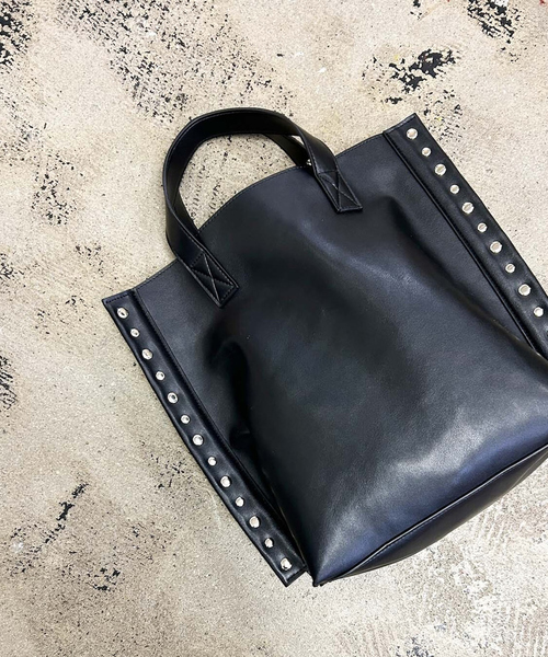 cheek(BAG)(チーク)の「【cheek】rivet 2way tote 2WAY スタッズ トートバッグ(トートバッグ・レディース・シルバー/キャメル/ブラック・フリー)」の5枚目の写真