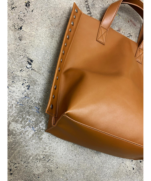 cheek(BAG)(チーク)の「【cheek】rivet 2way tote 2WAY スタッズ トートバッグ(トートバッグ・レディース・シルバー/キャメル/ブラック・フリー)」の6枚目の写真