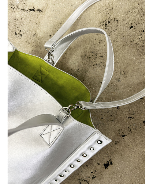 cheek(BAG)(チーク)の「【cheek】rivet 2way tote 2WAY スタッズ トートバッグ(トートバッグ・レディース・シルバー/キャメル/ブラック・フリー)」の7枚目の写真