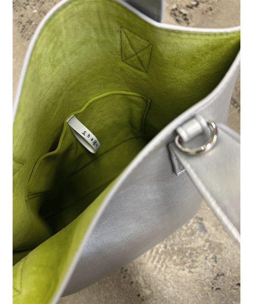 cheek(BAG)(チーク)の「【cheek】rivet 2way tote 2WAY スタッズ トートバッグ(トートバッグ・レディース・シルバー/キャメル/ブラック・フリー)」の9枚目の写真