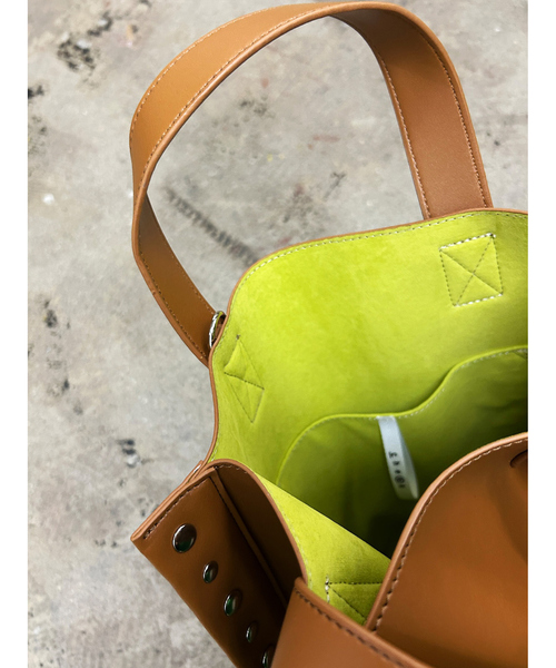 cheek(BAG)(チーク)の「【cheek】rivet 2way tote 2WAY スタッズ トートバッグ(トートバッグ・レディース・シルバー/キャメル/ブラック・フリー)」の10枚目の写真