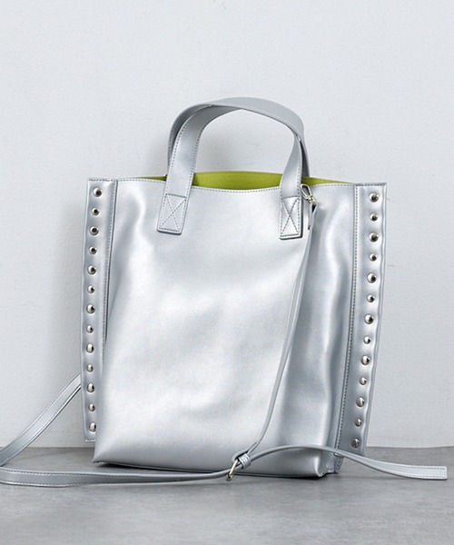 cheek(BAG)(チーク)の「【cheek】rivet 2way tote 2WAY スタッズ トートバッグ(トートバッグ・レディース・シルバー/キャメル/ブラック・フリー)」の3枚目の写真