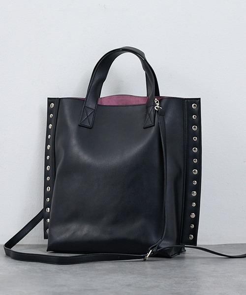 cheek(BAG)(チーク)の「【cheek】rivet 2way tote 2WAY スタッズ トートバッグ(トートバッグ・レディース・シルバー/キャメル/ブラック・フリー)」の2枚目の写真