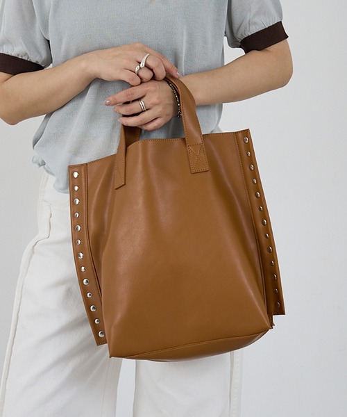 cheek(BAG)(チーク)の「【cheek】rivet 2way tote 2WAY スタッズ トートバッグ(トートバッグ・レディース・シルバー/キャメル/ブラック・フリー)」の14枚目の写真