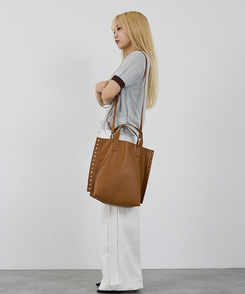 cheek(BAG)(チーク)の「【cheek】rivet 2way tote 2WAY スタッズ トートバッグ(トートバッグ・レディース・シルバー/キャメル/ブラック・フリー)」の11枚目の写真
