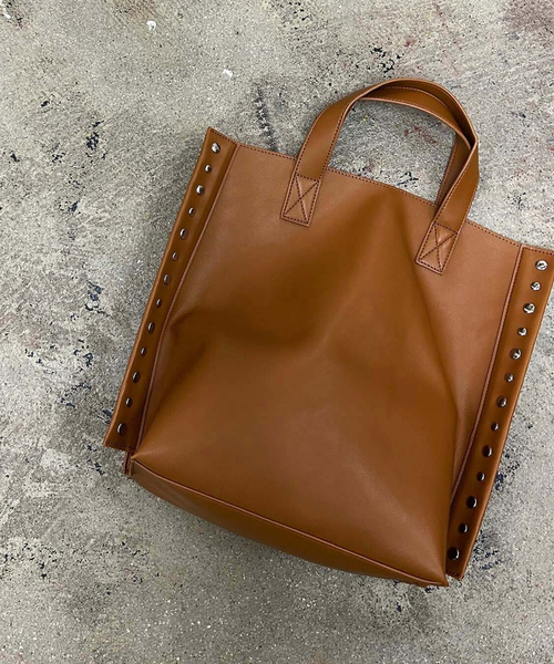 cheek(BAG)(チーク)の「【cheek】rivet 2way tote 2WAY スタッズ トートバッグ(トートバッグ・レディース・シルバー/キャメル/ブラック・フリー)」の17枚目の写真