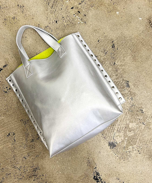 cheek(BAG)(チーク)の「【cheek】rivet 2way tote 2WAY スタッズ トートバッグ(トートバッグ・レディース・シルバー/キャメル/ブラック・フリー)」の16枚目の写真