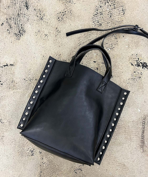 cheek(BAG)(チーク)の「【cheek】rivet 2way tote 2WAY スタッズ トートバッグ(トートバッグ・レディース・シルバー/キャメル/ブラック・フリー)」の15枚目の写真