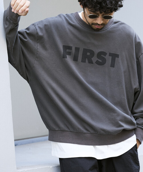 Firsthand(ファーストハンド)の「Firsthand/ファーストハンド フロントプリント クルーネックスウェット FIRST / リラックスフィット(スウェット・メンズ・ブラック/チャコールグレー/グレー・M/L)」の4枚目の写真
