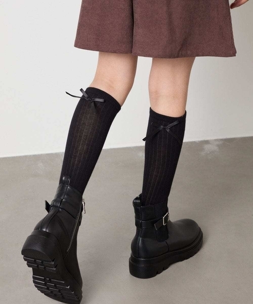 a.v.v（アーヴェヴェ）の「[KIDS]リボンハイソックス（ソックス/靴下・キッズ・ブラック/グレー・23/20）」の4枚目の写真