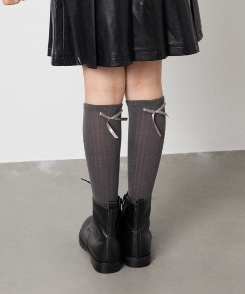a.v.v（アーヴェヴェ）の「[KIDS]リボンハイソックス（ソックス/靴下・キッズ・ブラック/グレー・23/20）」の12枚目の写真