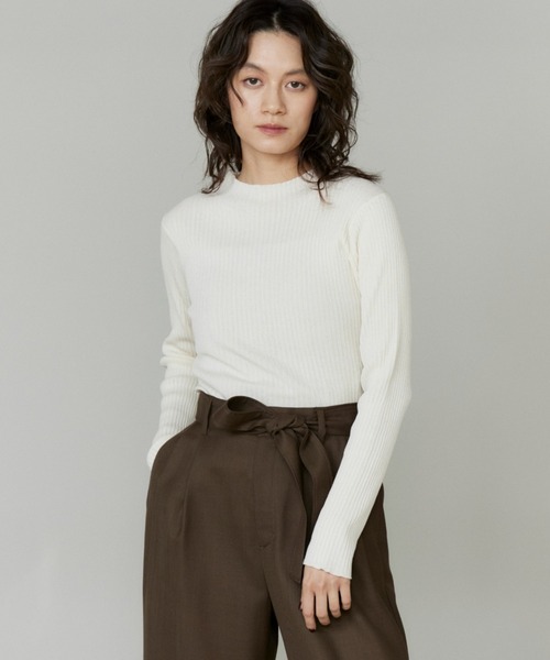 INED(イネド)の「シアーニットハイネックプルオーバー《YVON》(ニット/セーター・レディース・アイボリー/ブラック/ラベンダー・9号)」の2枚目の写真