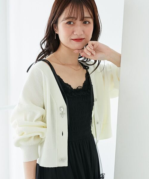 MAJESTIC LEGON(マジェスティックレゴン)の「リボンチャームボタンカーディガン(カーディガン/ボレロ・レディース・ブラック/ピンク/ブルー/アイボリー・MEDIUM)」の9枚目の写真
