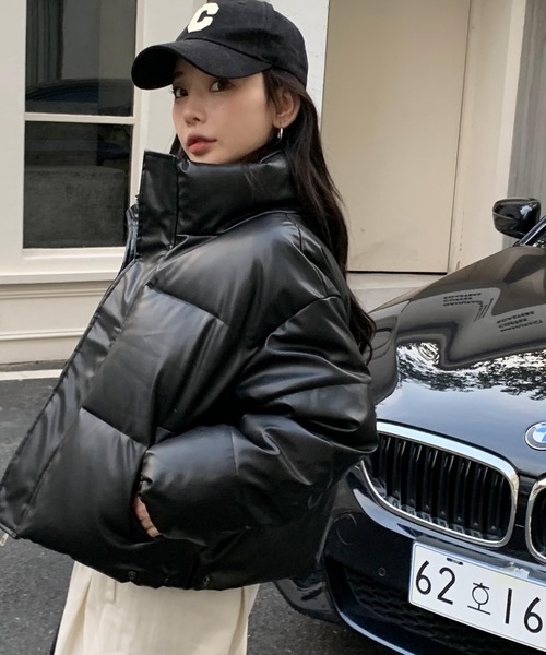 ARCADE（アーケード）の「オーバーサイズ ショート丈 合成皮革 中綿入り ダウン風ジャケット -ARCADE Limited Line-（ダウンジャケット/コート・レディース・ホワイト/ブラウン/ブラック/カーキ・FREE）」の12枚目の写真