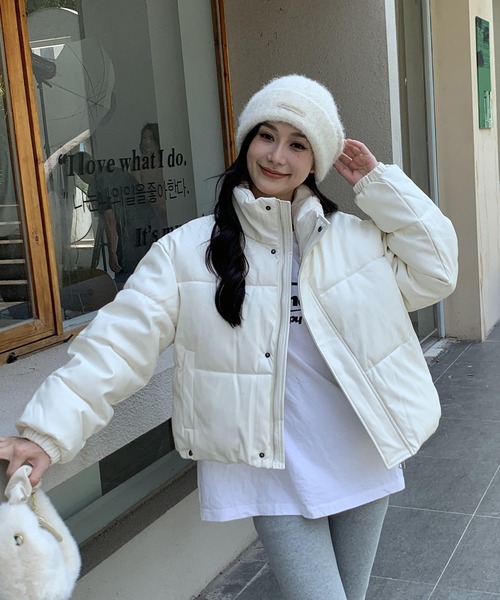 ARCADE（アーケード）の「オーバーサイズ ショート丈 合成皮革 中綿入り ダウン風ジャケット -ARCADE Limited Line-（ダウンジャケット/コート・レディース・ホワイト/ブラウン/ブラック/カーキ・FREE）」の16枚目の写真