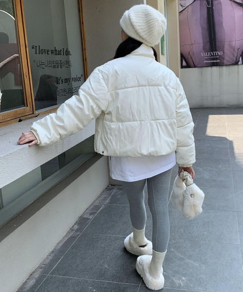 ARCADE（アーケード）の「オーバーサイズ ショート丈 合成皮革 中綿入り ダウン風ジャケット -ARCADE Limited Line-（ダウンジャケット/コート・レディース・ホワイト/ブラウン/ブラック/カーキ・FREE）」の18枚目の写真