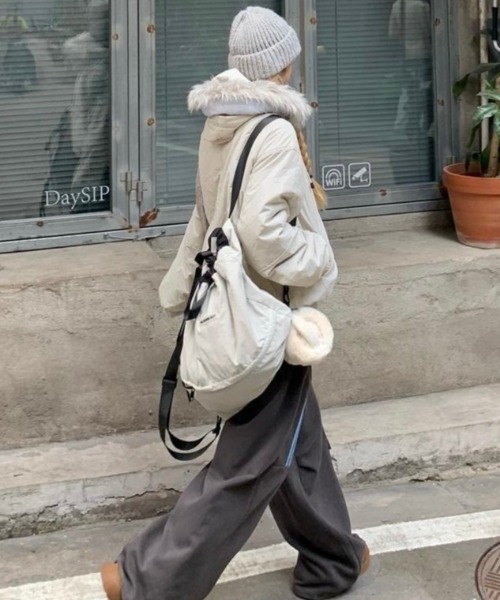 [新品・未使用］アンドラブ　フリル付き中綿ブルゾンタグ付き　らら 新品・未使用］アンドラブ フリル付き中綿ブルゾンタグ付き らら