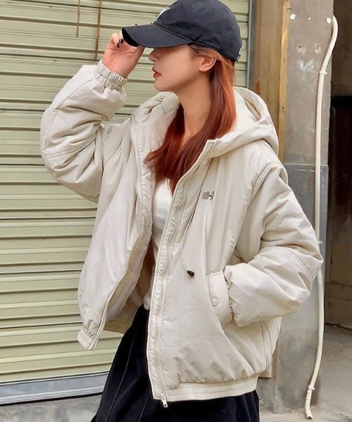 極美品★TATRAS★ワッペン付★春のモッズコート★ナイロンフーディーブルゾン セール】【秋冬新作】ファー取り外しワンポイント刺繍2WAY中綿