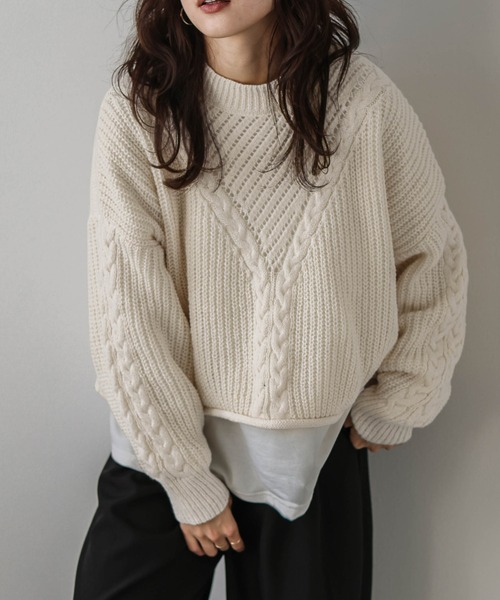 AMELY(エミリー)の「Vデザインケーブル編みニットトップス(ニット/セーター・レディース・ブラック/パープル/ブラウン/アイボリー・フリー)」の2枚目の写真
