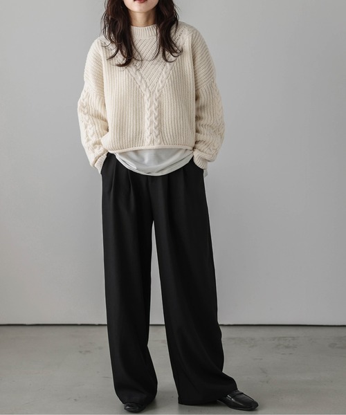 AMELY(エミリー)の「Vデザインケーブル編みニットトップス(ニット/セーター・レディース・ブラック/パープル/ブラウン/アイボリー・フリー)」の5枚目の写真