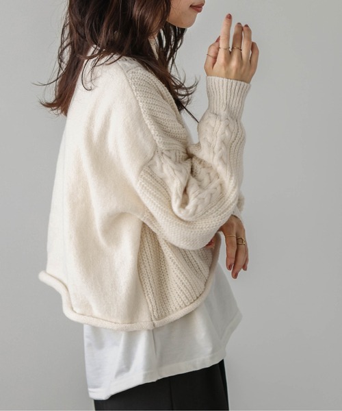 AMELY(エミリー)の「Vデザインケーブル編みニットトップス(ニット/セーター・レディース・ブラック/パープル/ブラウン/アイボリー・フリー)」の7枚目の写真