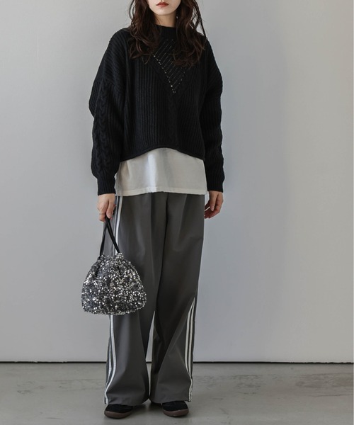 AMELY(エミリー)の「Vデザインケーブル編みニットトップス(ニット/セーター・レディース・ブラック/パープル/ブラウン/アイボリー・フリー)」の9枚目の写真