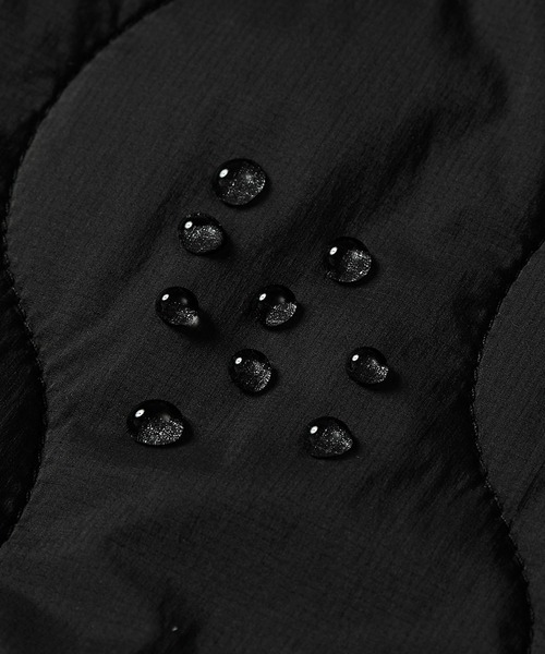 Ergobaby(エルゴベビー)の「BabyHopper WTキルティング防寒ケープ25(ベビーカー/ベビーカー用品・キッズ・ブラック/サンドグレー・ONE SIZE)」の11枚目の写真