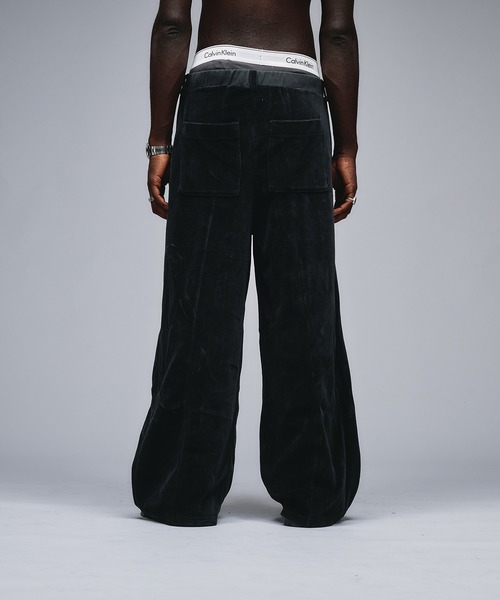 ANDER HUNK(アンダーハンク)の「Velours Baggy Track Pants / ベロアバギートラックパンツ(その他パンツ・メンズ・ブラック/その他・MEDIUM/LARGE/SMALL)」の3枚目の写真