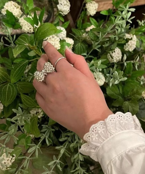 Vipoa(ヴィポア)の「SILVER RIBBON BEADS RING(リング・レディース・シルバー・FREE)」の1枚目の写真