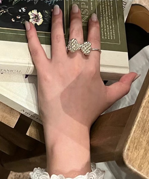 Vipoa(ヴィポア)の「SILVER RIBBON BEADS RING(リング・レディース・シルバー・FREE)」の9枚目の写真