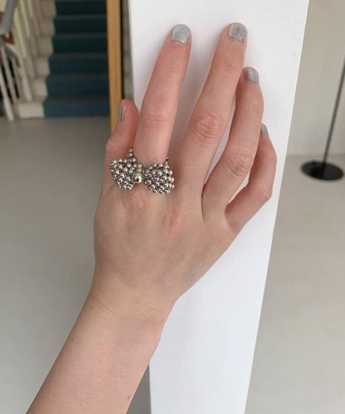Vipoa(ヴィポア)の「SILVER RIBBON BEADS RING(リング・レディース・シルバー・FREE)」の2枚目の写真