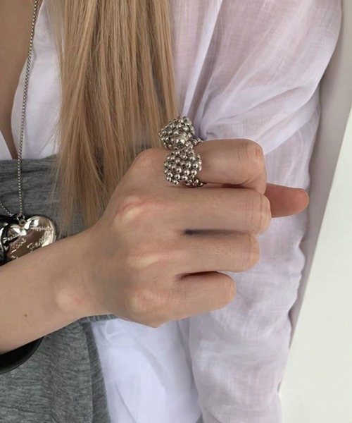 Vipoa(ヴィポア)の「SILVER RIBBON BEADS RING(リング・レディース・シルバー・FREE)」の4枚目の写真