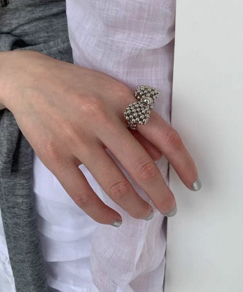 Vipoa(ヴィポア)の「SILVER RIBBON BEADS RING(リング・レディース・シルバー・FREE)」の5枚目の写真