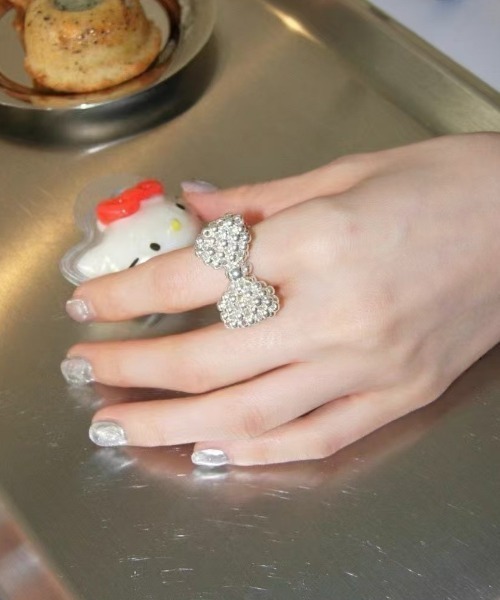 Vipoa(ヴィポア)の「SILVER RIBBON BEADS RING(リング・レディース・シルバー・FREE)」の13枚目の写真