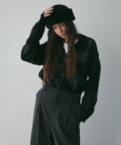 ETRE TOKYO（エトレトウキョウ）の「コードエンブロイダリーブラッシュドチュールシャツ（シャツ/ブラウス・レディース・ブラック/オフホワイト・FREE）」の3枚目の写真