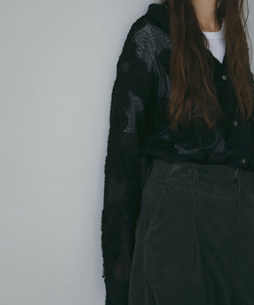 ETRE TOKYO（エトレトウキョウ）の「コードエンブロイダリーブラッシュドチュールシャツ（シャツ/ブラウス・レディース・ブラック/オフホワイト・FREE）」の6枚目の写真