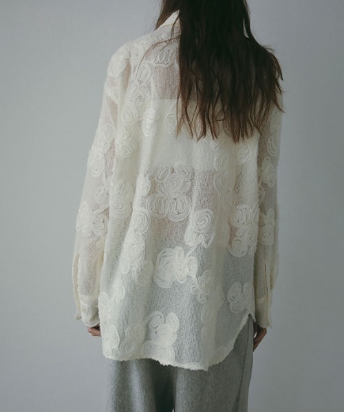 ETRE TOKYO（エトレトウキョウ）の「コードエンブロイダリーブラッシュドチュールシャツ（シャツ/ブラウス・レディース・ブラック/オフホワイト・FREE）」の16枚目の写真