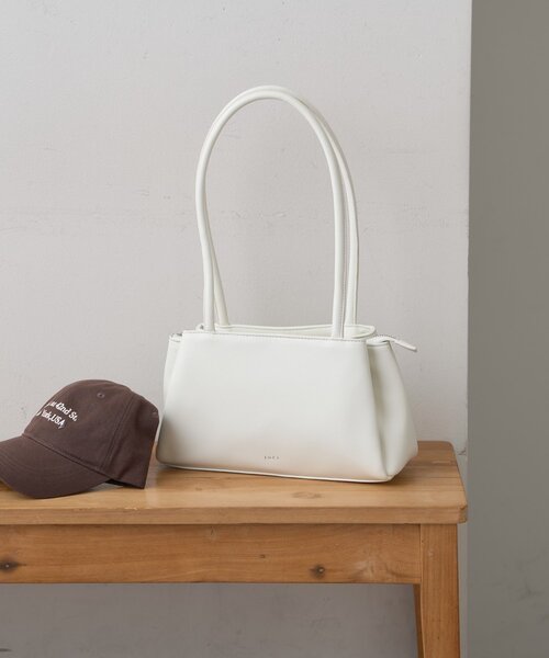 mystic(ミスティック)の「【新色オフホワイト】loti 3ポケットBAG(ショルダーバッグ・レディース・ブラック/ボルドー/オフホワイト/ブラウン・ONE SIZE)」の9枚目の写真