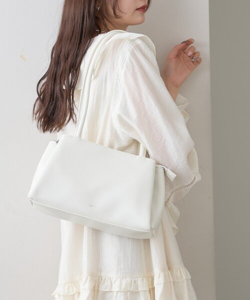 mystic(ミスティック)の「【新色オフホワイト】loti 3ポケットBAG(ショルダーバッグ・レディース・ブラック/ボルドー/オフホワイト/ブラウン・ONE SIZE)」の11枚目の写真