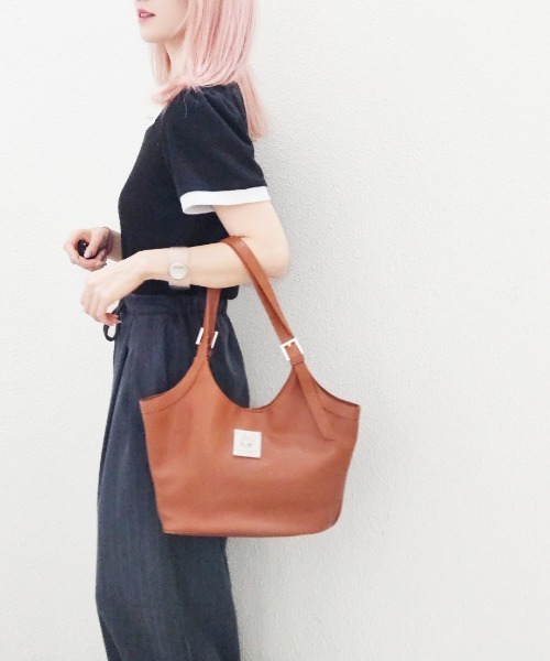 CRYSTAL BALL(クリスタルボール)の「ヒッピープレートバケットバッグ(トートバッグ・レディース・ブラック/オフホワイト/キャメル・FREE)」の3枚目の写真